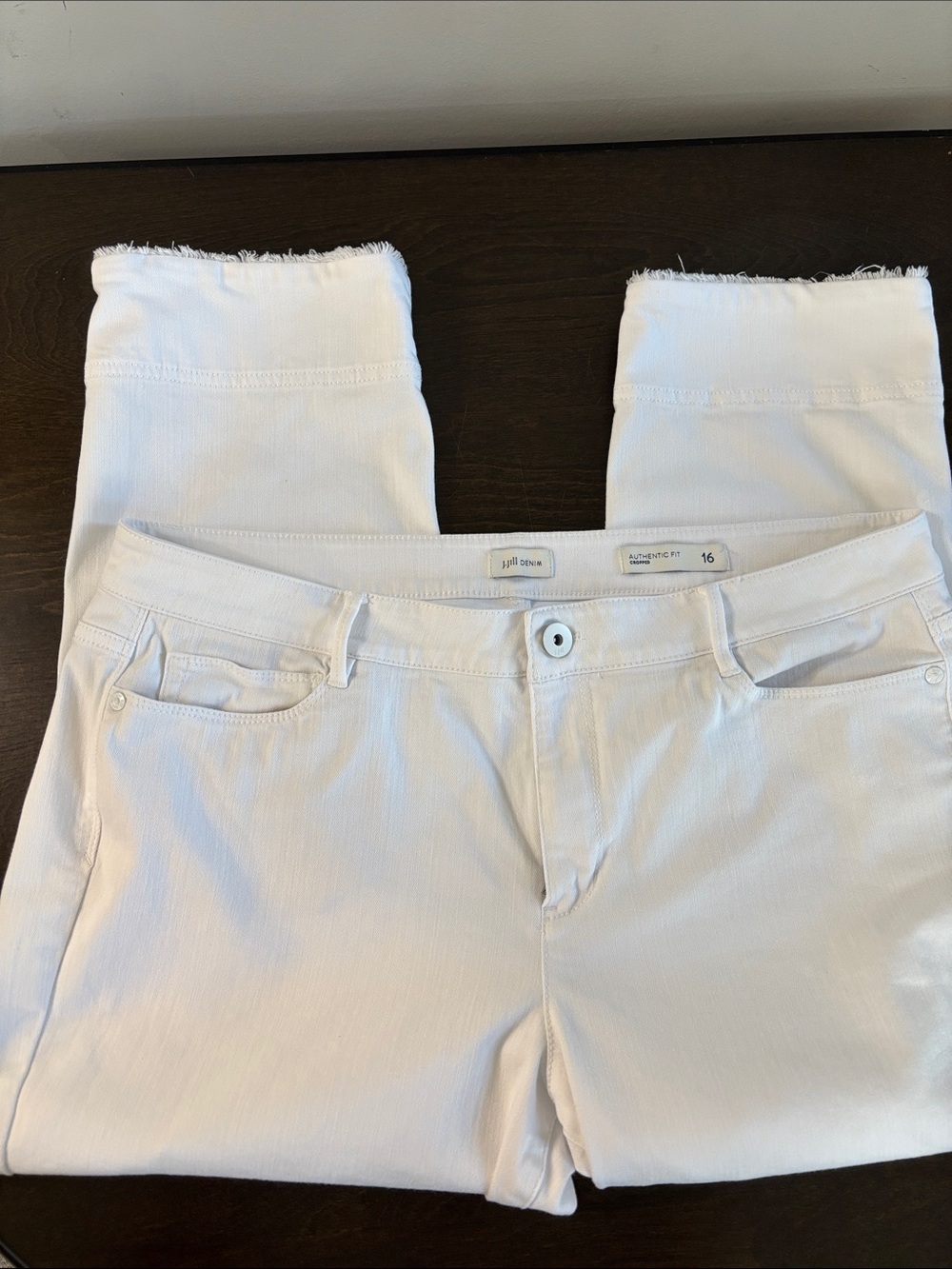 J.Jill White Cropped Ankle Jeans with Frayed Hem
